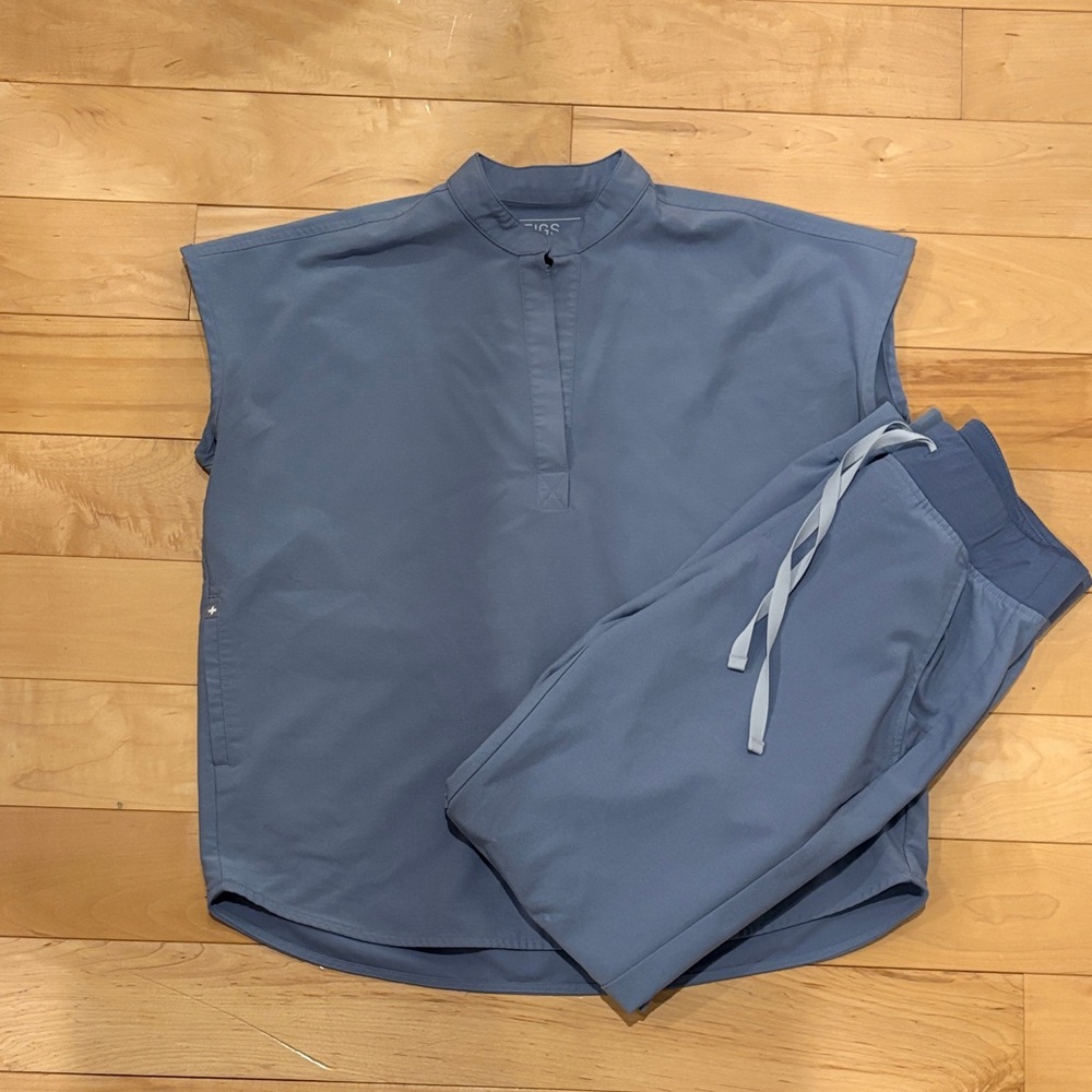 figs seal blue scrub set